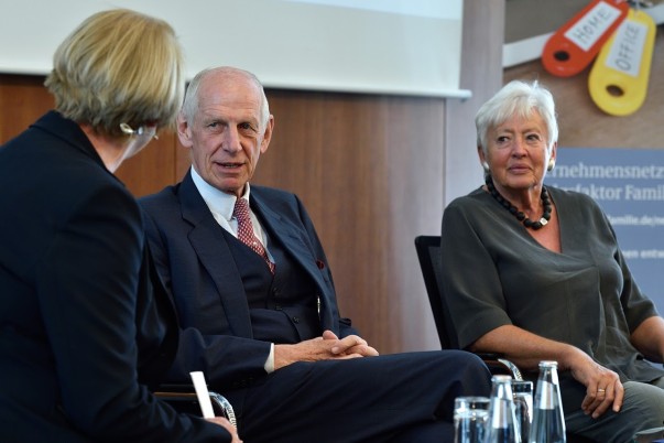 Heel diskutiert die Vereinbarkeit von Familie und Beruf beim Unternehmenstag des Netzwerks Erfolgsfaktor Familie Heel diskutiert die Vereinbarkeit von Familie und Beruf beim Unternehmenstag des Netzwerks Erfolgsfaktor Familie