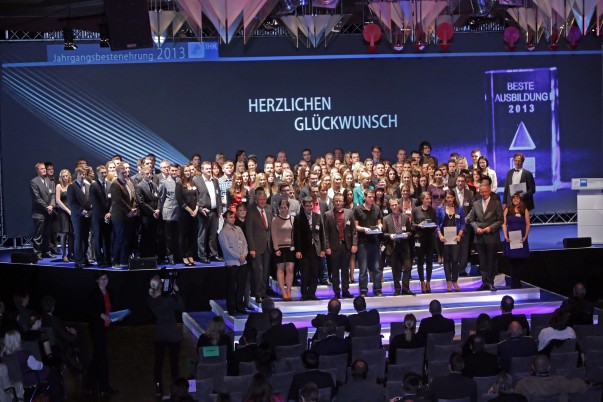 Die Ausbildung bei Heel ist aufgrund des breiten Spektrums an Tätigkeiten, der besonderen Förderung durch Paten und Ausbildungsbeauftragten sehr erfolgreich: das zeigt sich daran, dass kontinuierlich Heel-Auszubildende als Beste ihres Jahrgangs ausgezeichnet werden. Die Ausbildung bei Heel ist aufgrund des breiten Spektrums an Tätigkeiten, der besonderen Förderung durch Paten und Ausbildungsbeauftragten sehr erfolgreich: das zeigt sich daran, dass kontinuierlich Heel-Auszubildende als Beste ihres Jahrgangs ausgezeichnet werden.